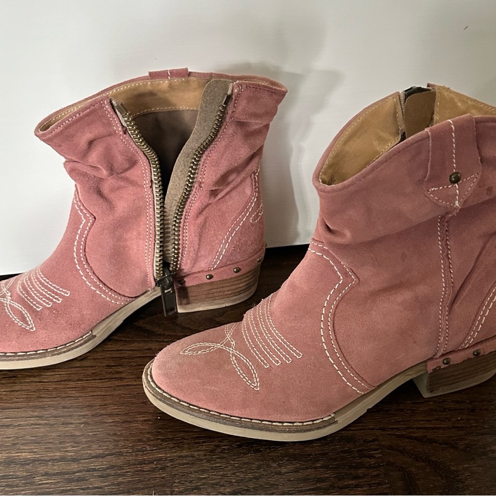 Pink suede Sundance Catalog cowboy boots